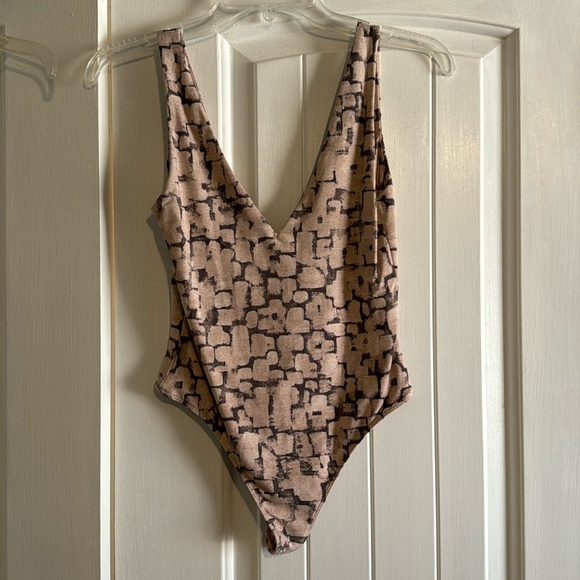 Aritzia Babaton body suit - Picture 1 of 3
